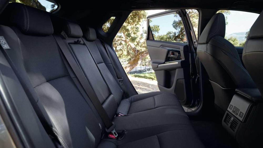 Toyota ra mắt xe điện BZ4X