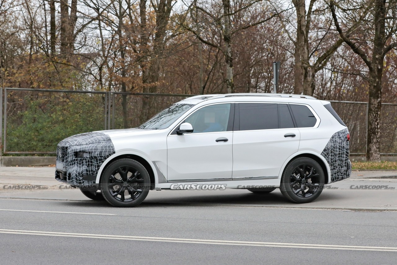 BMW X7 2022 lộ diện, lưới tản nhiệt bé hơn gây tranh cãi