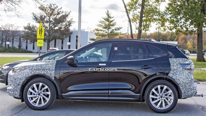 Ford Escape 2023 lộ diện trên đường chạy thử