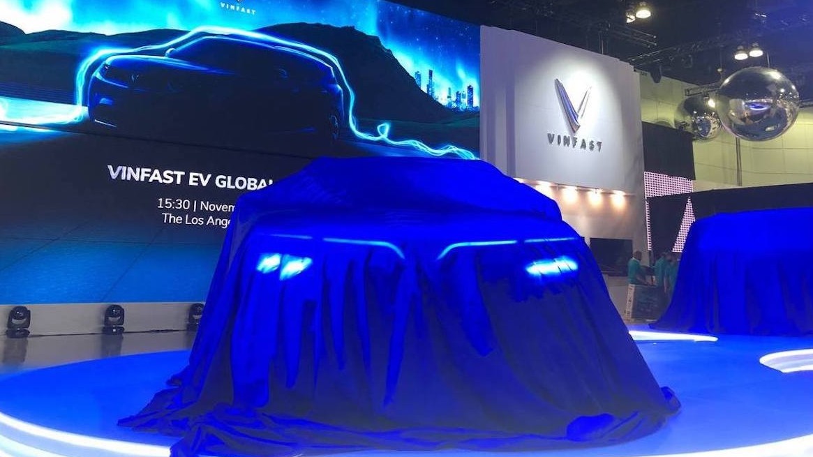 Ảnh “độc” bộ đôi xe điện VF e35, VF e36 trước giờ khai mạc LA Auto Show 2021