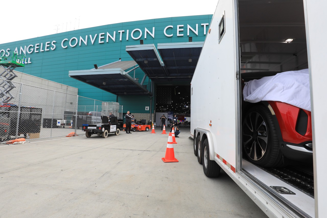 Ảnh “độc” bộ đôi xe điện VF e35, VF e36 trước giờ khai mạc LA Auto Show 2021
