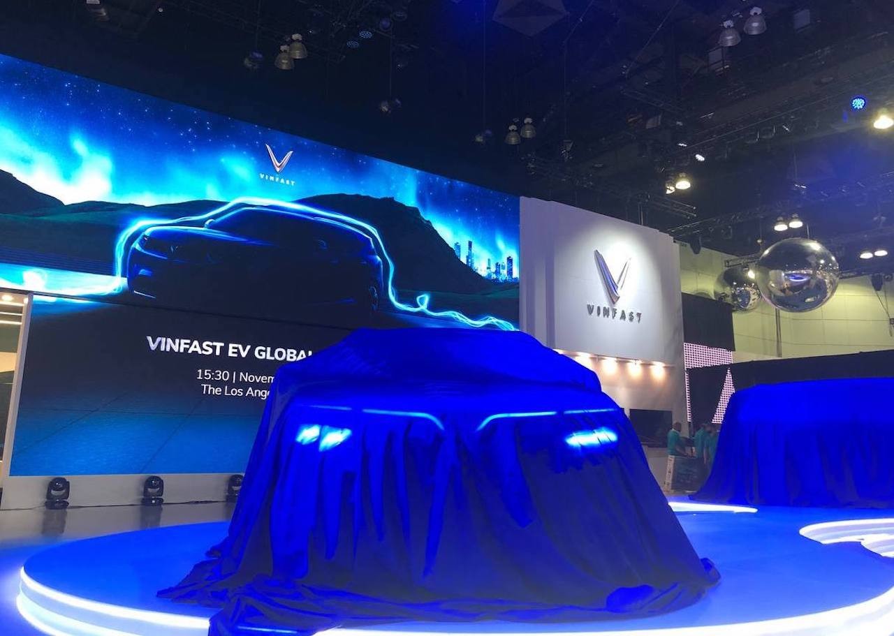 Ảnh “độc” bộ đôi xe điện VF e35, VF e36 trước giờ khai mạc LA Auto Show 2021