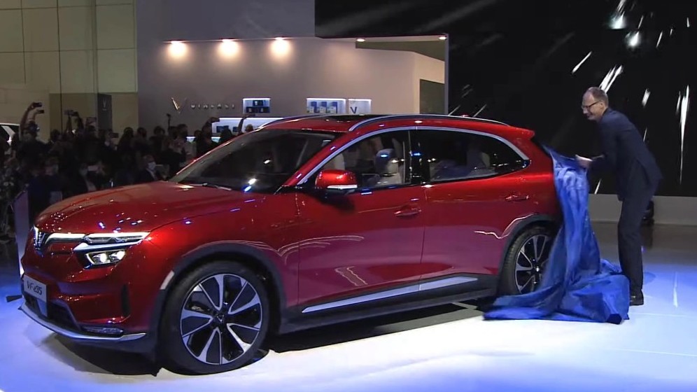 Khoảnh khắc vén màn cặp đôi VF e35 và VF e36 tại LA Auto Show 2021