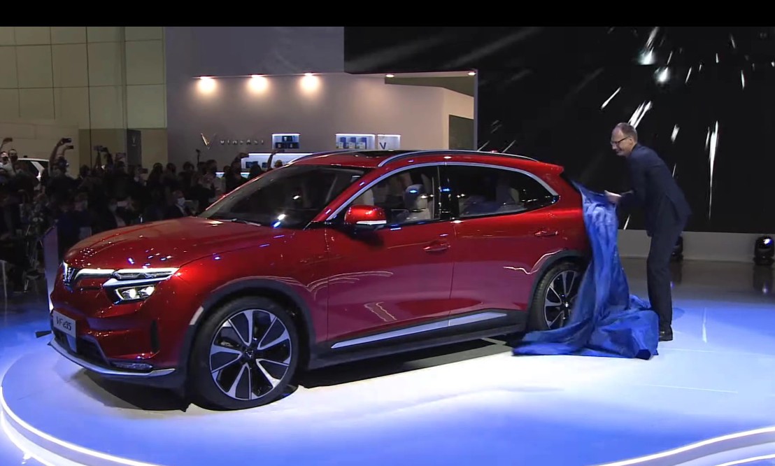 Khoảnh khắc vén màn cặp đôi VF e35 và VF e36 tại LA Auto Show 2021