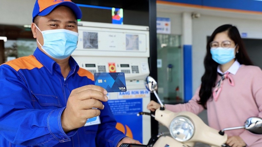 Từ 19/11/2021, mua xăng dầu tại Petrolimex không cần thanh toán bằng tiền mặt