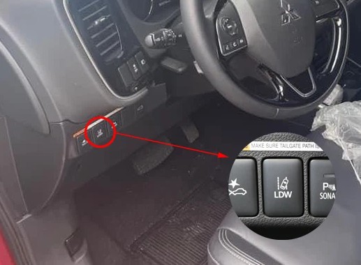 Mitsubishi Outlander có thiết kế lạ xuất hiện tại Việt Nam