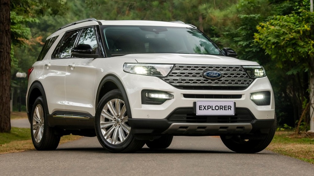 Ford Explorer cắt trang bị, giữ nguyên giá và kèm thêm "lạc"