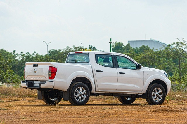 Ra mắt Nissan Navara bản 'giá rẻ' tại Việt Nam, giá 699 triệu đồng Ra mắt Nissan Navara bản 'giá rẻ' tại Việt Nam, giá 699 triệu đồng
