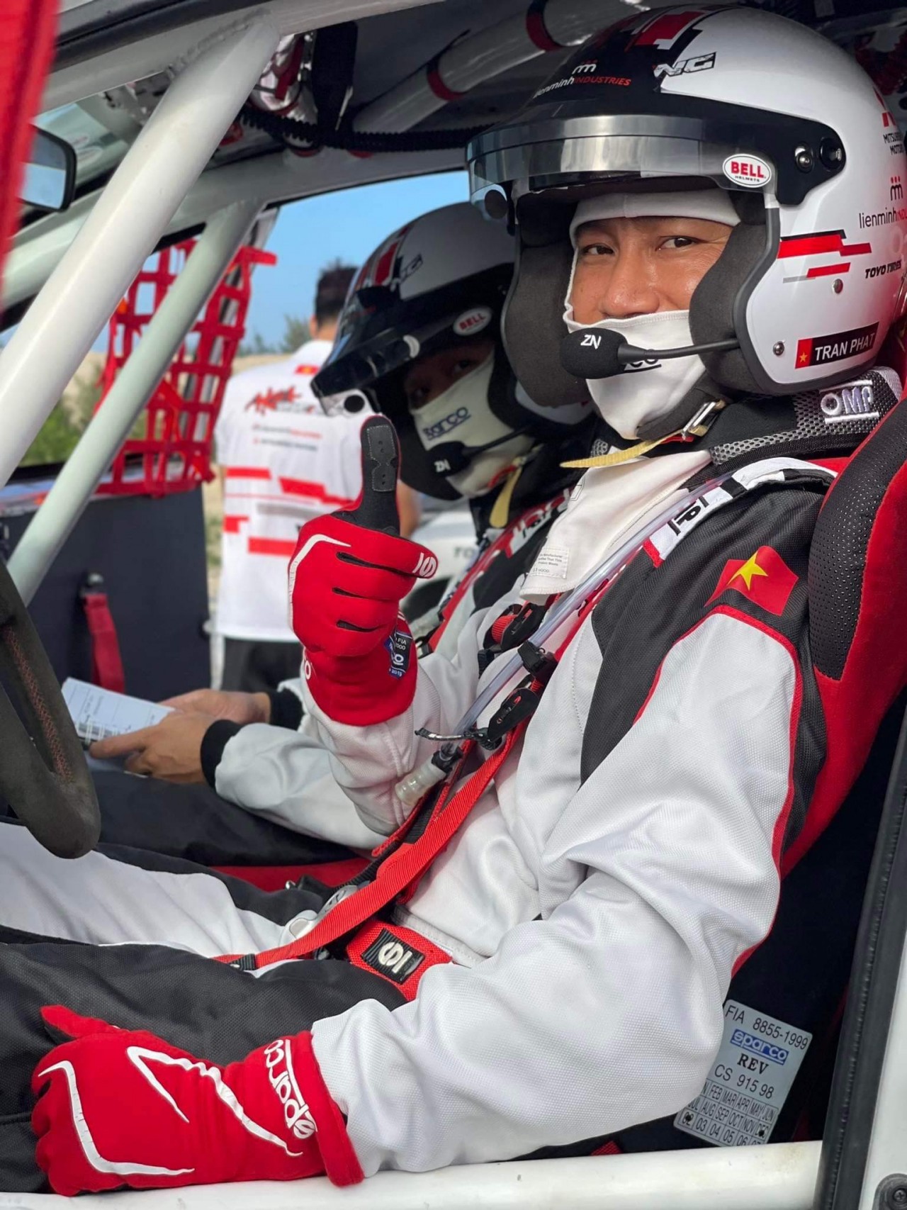 Tay đua AKA Racing: 'Thi AXCR áp lực, nhưng cũng rất hạnh phúc!' Tay đua AKA Racing: 'Thi AXCR áp lực, nhưng cũng rất hạnh phúc!'