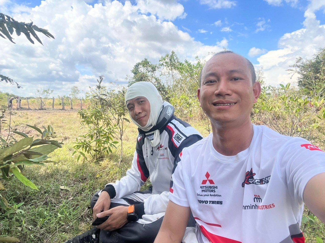Tay đua AKA Racing: 'Thi AXCR áp lực, nhưng cũng rất hạnh phúc!' Tay đua AKA Racing: 'Thi AXCR áp lực, nhưng cũng rất hạnh phúc!'