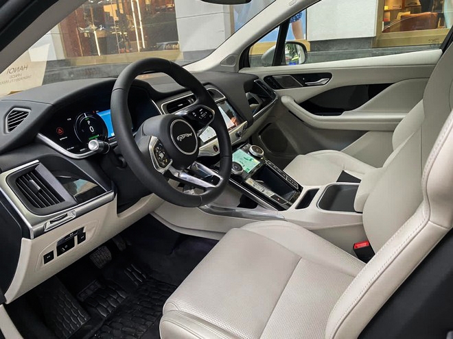 Xe điện Jaguar I-Pace đầu tiên xuất hiện trên đường phố Việt Nam Xe điện Jaguar I-Pace đầu tiên xuất hiện trên đường phố Việt Nam
