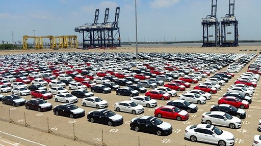 Ô tô nhập khẩu vào Việt Nam vượt hơn 3.000 xe so với cả năm ngoái