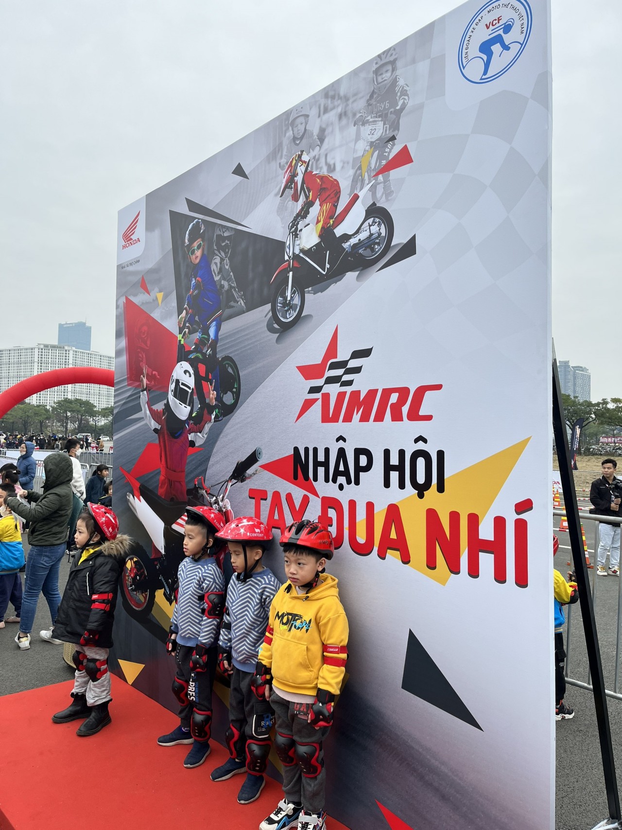 Hàng trăm tay đua nhí góp mặt tại đường đua Kid Racing Training (Honda Thanks Day) Hàng trăm tay đua nhí góp mặt tại đường đua Kid Racing Training (Honda Thanks Day)