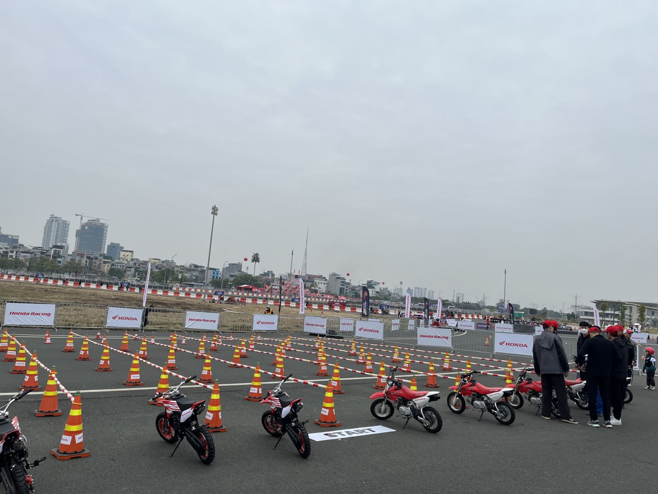 Hàng trăm tay đua nhí góp mặt tại đường đua Kid Racing Training (Honda Thanks Day) Hàng trăm tay đua nhí góp mặt tại đường đua Kid Racing Training (Honda Thanks Day)