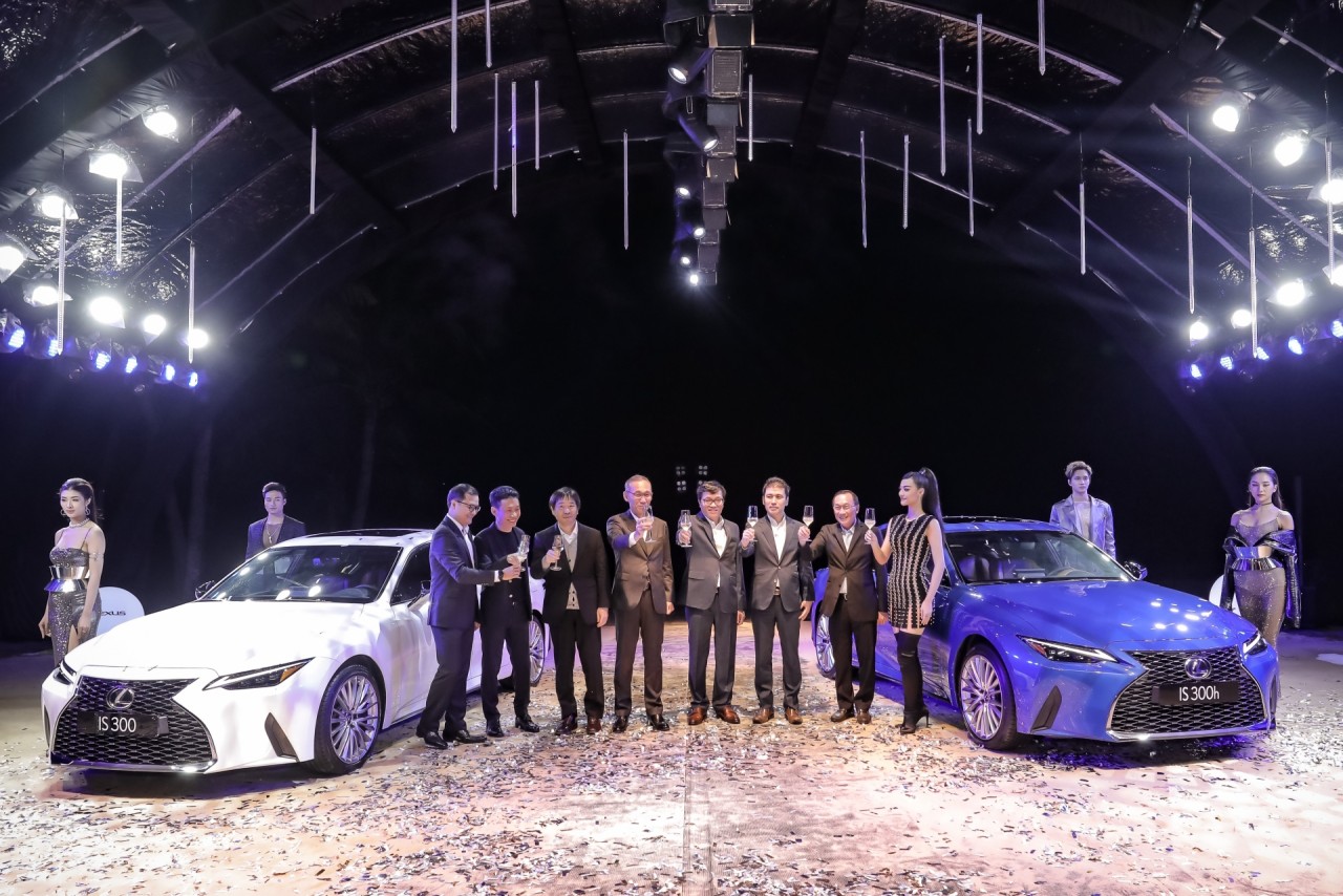 Xe ra mắt đầu tiên năm 2021: Lexus IS, 3 phiên bản, giá từ 2,1 tỷ đồng Xe ra mắt đầu tiên năm 2021: Lexus IS, 3 phiên bản, giá từ 2,1 tỷ đồng