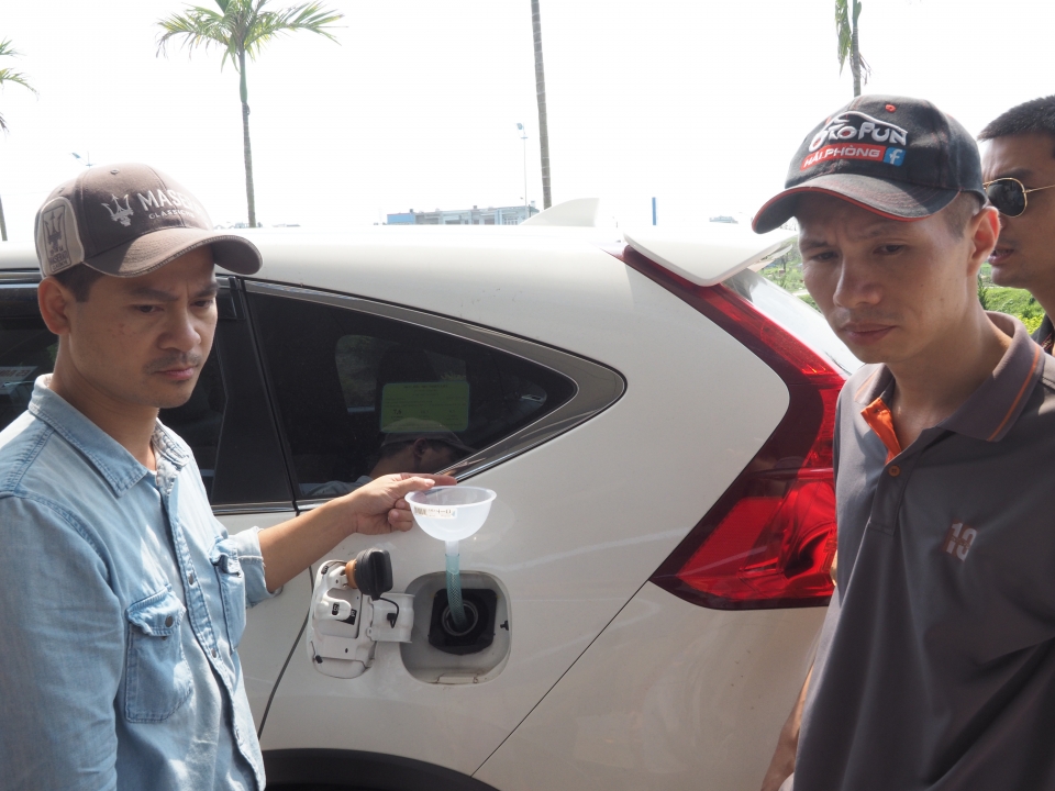 Diễn đàn Otofun tiếp tục đo nhiên liệu chiếc Honda CR-V vừa chạy 4,7 lít/100km otofun tiep tuc do nhien lieu chiec honda cr v vua chay 47 lit100km