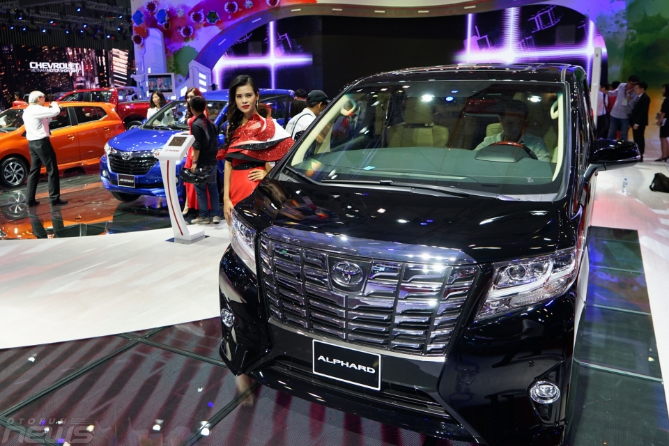 Toyota Alphard giá 3,5 tỷ bán được chiếc đầu tiên tại Việt Nam Toyota Alphard giá 3,5 tỷ bán được chiếc đầu tiên tại Việt Nam