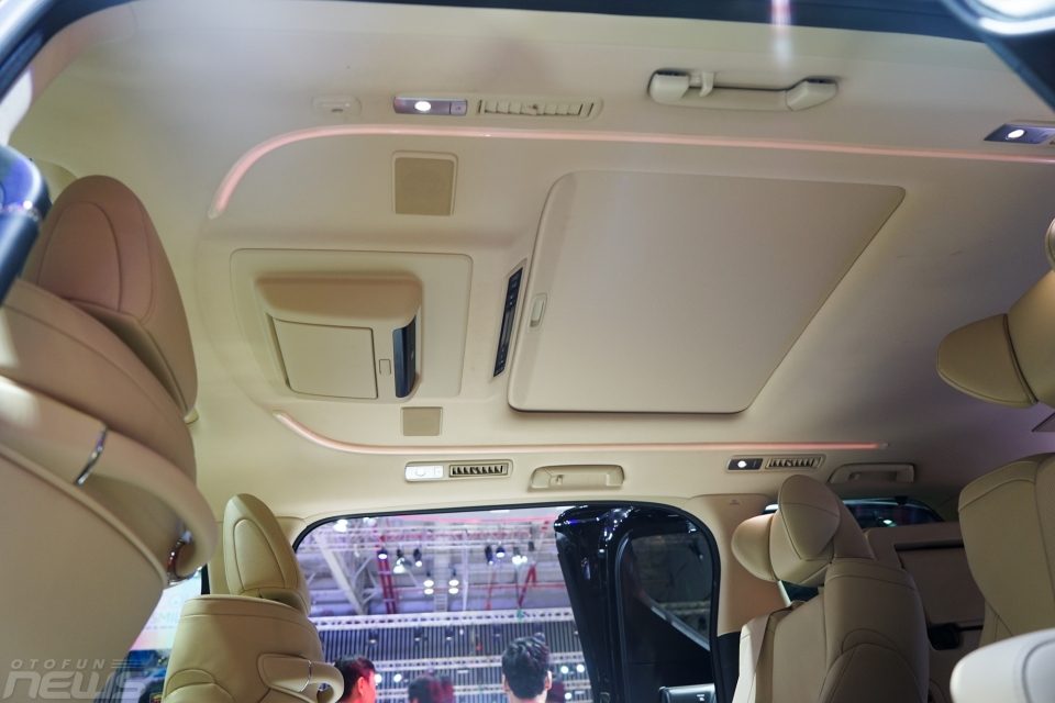 Toyota Alphard giá 3,5 tỷ bán được chiếc đầu tiên tại Việt Nam Toyota Alphard giá 3,5 tỷ bán được chiếc đầu tiên tại Việt Nam