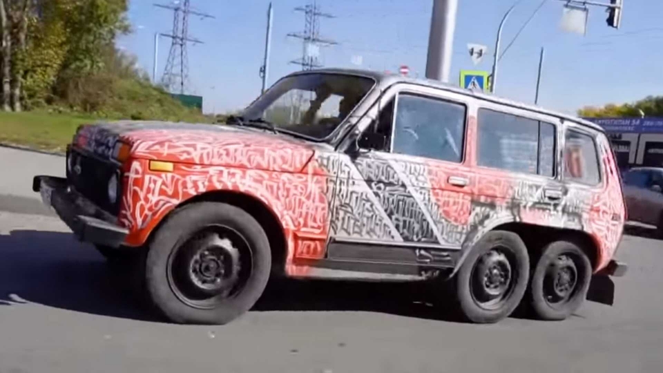 chiem nguong suv lada niva do thanh 6 banh cuc chat cua dan choi nga
