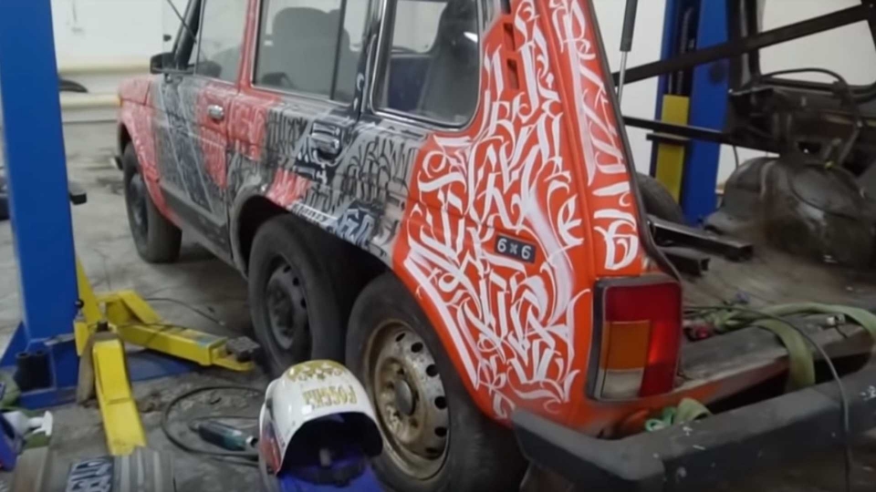 chiem nguong suv lada niva do thanh 6 banh cuc chat cua dan choi nga