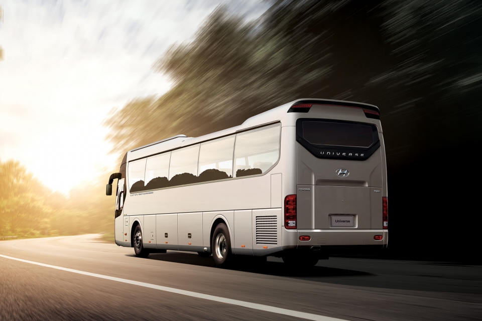 Hyundai Universe 47 chỗ thế hệ mới ra mắt giá từ 3,5 tỷ đồng hyundai universe 47 cho the he moi ra mat gia tu 35 ty dong