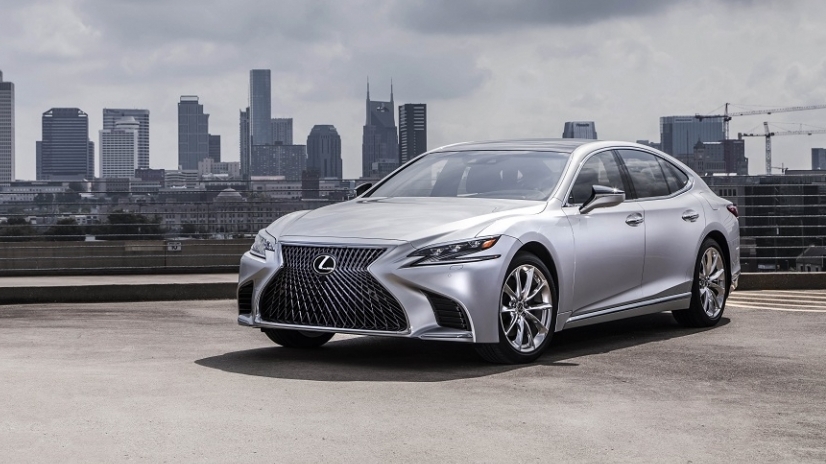 Triệu hồi 4 xe Lexus LS 500 vì nguy cơ chết máy