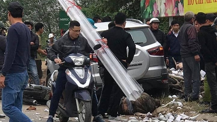 Ford EcoSport đâm gục hàng loạt người tham gia giao thông tại Hà Đông