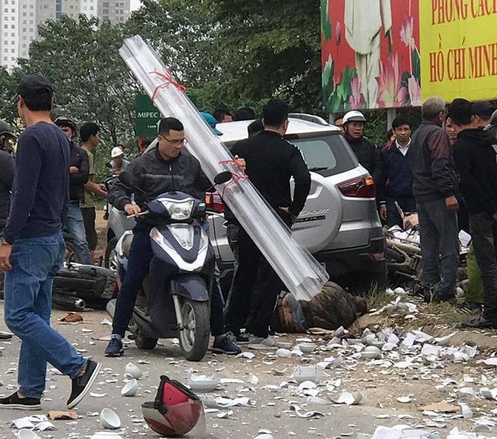ford ecosport dam guc hang loat nguoi tham gia giao thong tai ha dong