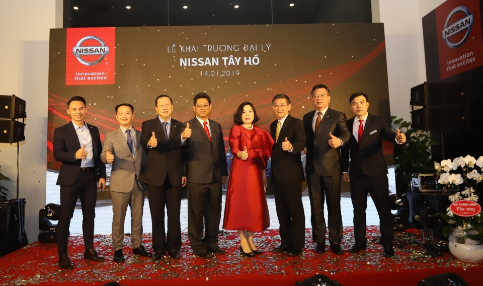 nissan viet nam khai truong dai ly nissan tay ho