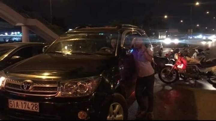 Nữ tài xế say xỉn lái Toyota Fortuner gây tai nạn rồi bỏ chạy tp ho chi minh nu tai xe say xin lai toyota fortuner gay tai nan roi bo chay