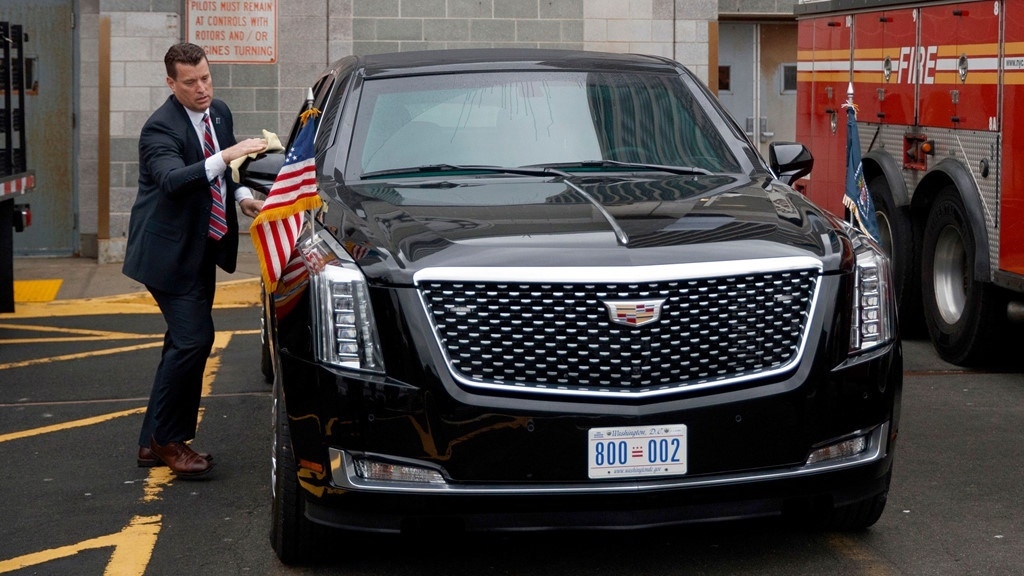 Liệu Joe Biden có tiếp tục đi trên chiếc Limousine bọc thép Donald Trump để lại? Liệu Joe Biden có tiếp tục đi trên chiếc Limousine bọc thép Donald Trump để lại?