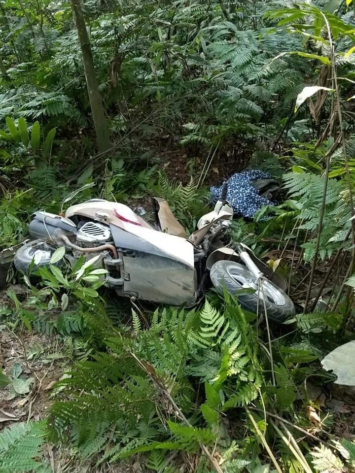 Phượt Tết Kỷ Hợi, hai vợ chồng lái Honda Lead lao xuống vực đèo Tam Đảo phuot tet ky hoi hai vo chong lai honda lead lao xuong vuc deo tam dao