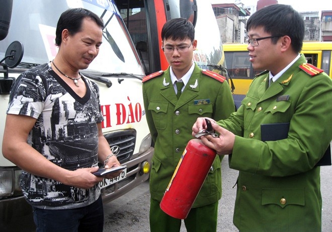 Tài xế Ô tô dưới 9 chỗ ngồi được phép bỏ bình chữa cháy từ ngày 20/2/2021 Tài xế Ô tô dưới 9 chỗ ngồi được phép bỏ bình chữa cháy từ ngày 20/2/2021