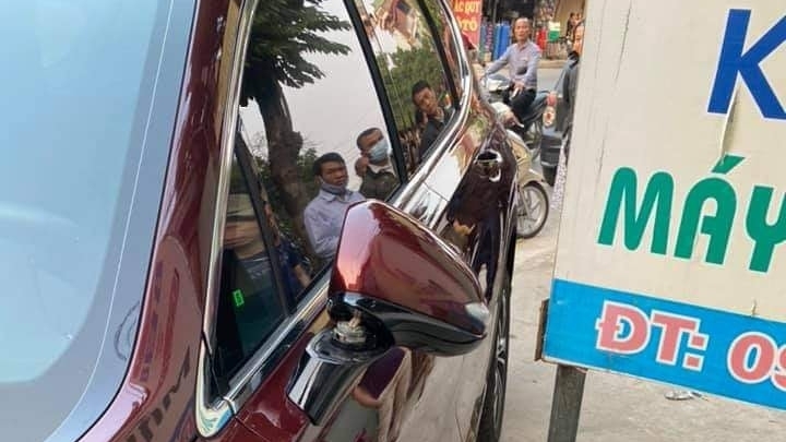 Nhân viên bảo hiểm "chăn" tiền của khách hàng