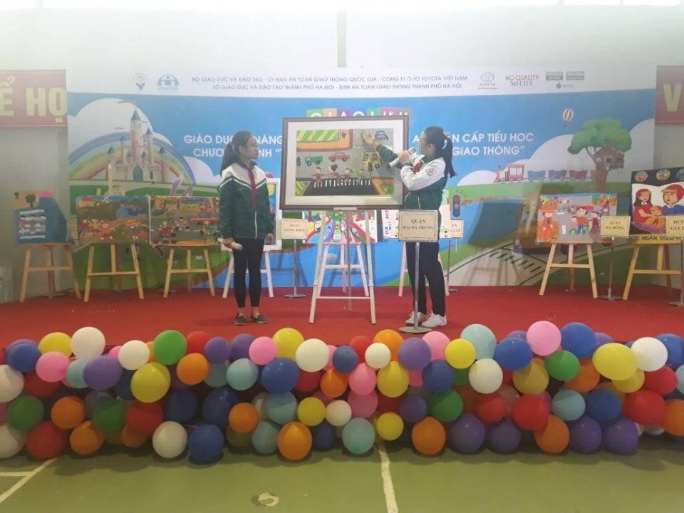 100 thí sinh nhí tranh tài trong buổi giao lưu an toàn giao thông” 100 thi sinh nhi tranh tai trong buoi giao luu toyota cung em hoc an toan giao thong nam hoc 2018 2019