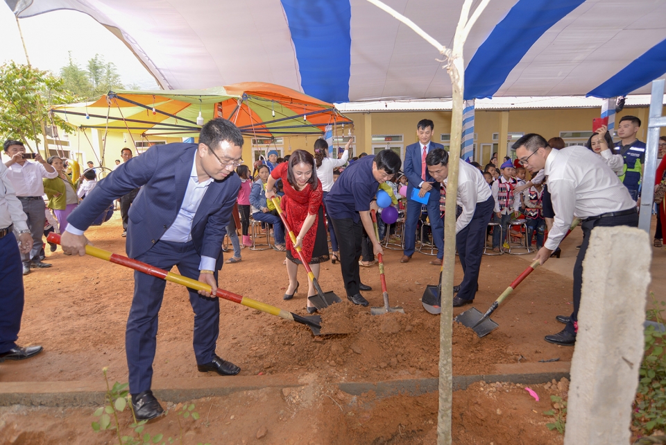 Hyundai Thành Công khánh thành “Ngôi trường mơ ước” thứ tư hyundai thanh cong khanh thanh ngoi truong mo uoc thu 4 tai na ngoi nghe an