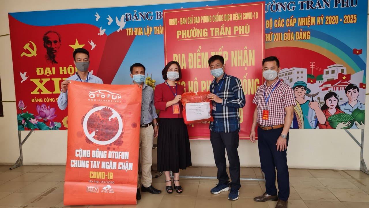 OTOFUN: Chi hội TTH tặng 7.700 kính chống giọt bắn cho cán bộ, chiến sỹ, y bác sỹ Hải Dương OTOFUN: Chi hội TTH tặng 7.700 kính chống giọt bắn cho cán bộ, chiến sỹ, y bác sỹ Hải Dương