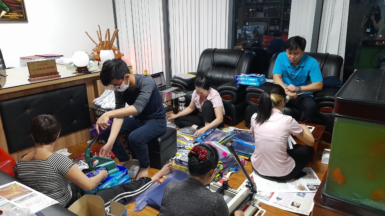 OTOFUN: Chi hội TTH tặng 7.700 kính chống giọt bắn cho cán bộ, chiến sỹ, y bác sỹ Hải Dương OTOFUN: Chi hội TTH tặng 7.700 kính chống giọt bắn cho cán bộ, chiến sỹ, y bác sỹ Hải Dương