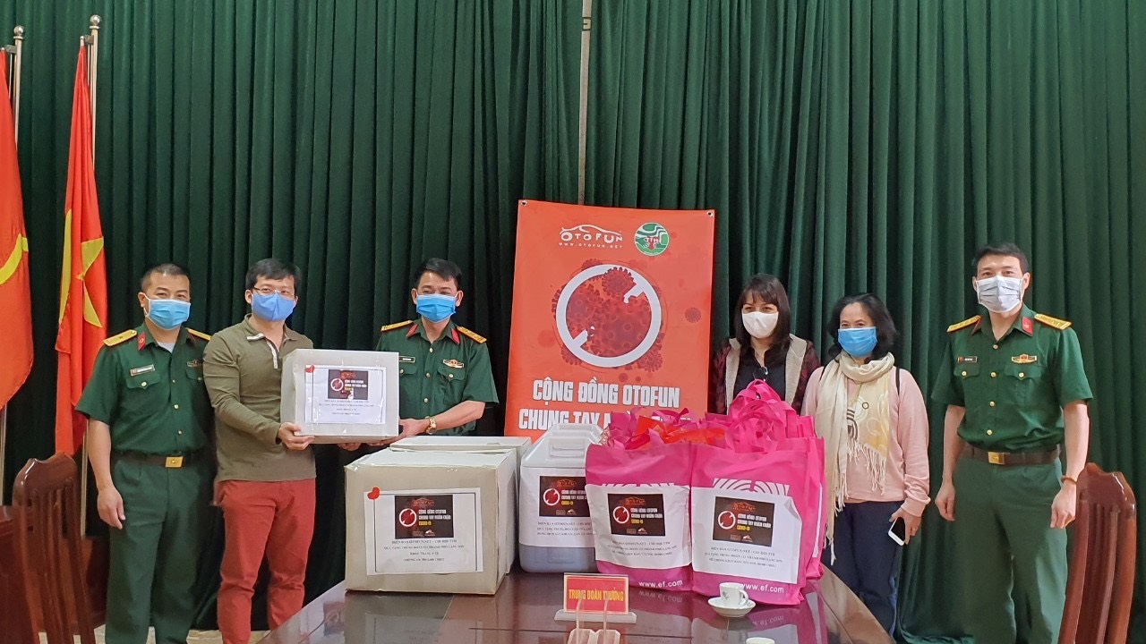 OTOFUN: Chi hội TTH tặng 6.700 kính chống giọt bắn cho cán bộ, chiến sỹ, y bác sỹ Hải Dương OTOFUN: Chi hội TTH tặng 6.700 kính chống giọt bắn cho cán bộ, chiến sỹ, y bác sỹ Hải Dương