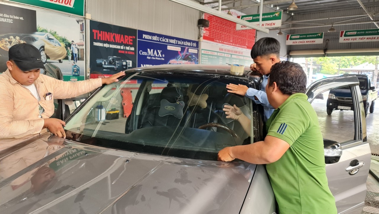 Kể chuyện bị hành khi đi làm bảo hiểm vật chất thay kính lái Kể chuyện bị hành khi đi làm bảo hiểm vật chất thay kính lái