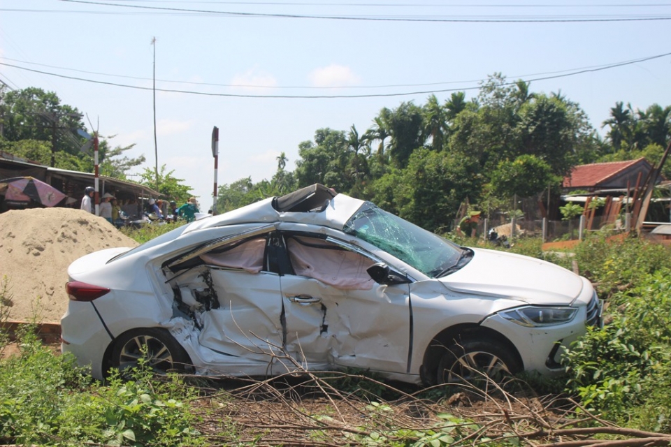 hyundai elantra bi be gap sau cu va cham voi tau cho hang