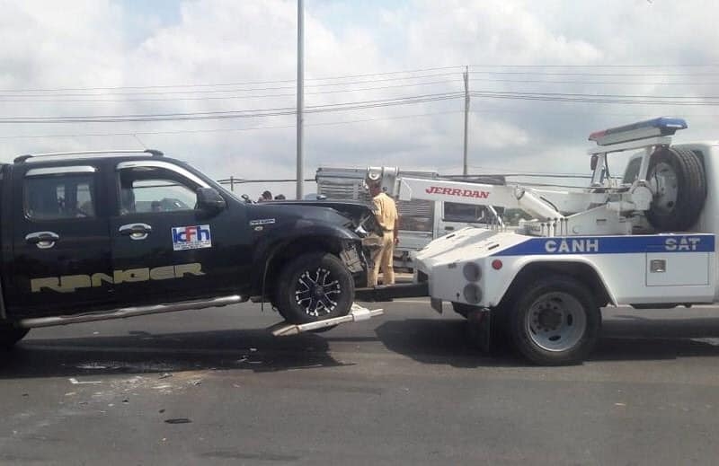 Tài xế Ford Ranger dùng rìu chém dân, ép ngã 2 cảnh sát giao thông ở Vũng Tàu tai xe ford ranger dung riu chem dan ep nga 2 canh sat giao thong