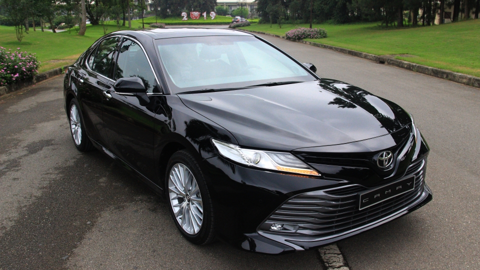 Toyota công bố giá bán Camry 2019, cao nhất 1,235 tỷ đồng toyota cong bo gia ban camry 2019 cao nhat 1235 ty dong
