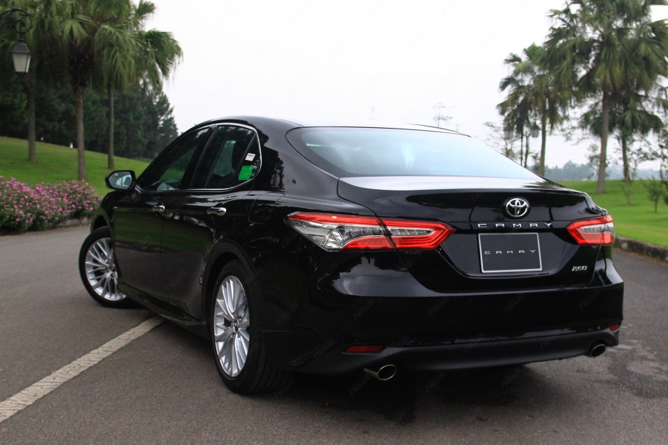 toyota camry 2019 ra mat