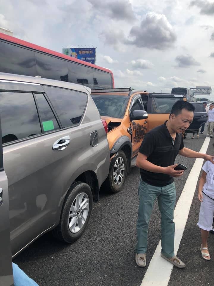 Toyota Innova gây tai nạn liên hoàn trên cao tốc Trung Lương, 7 ô tô bị hạ gục toyota innova gay tai nan lien hoan tren cao toc trung luong 7 chiec o to bi ha guc