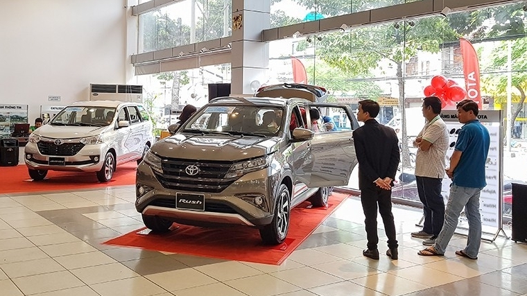 Ô tô nhập khẩu dồn dập về Việt Nam dù các đại lý, showroom đóng cửa