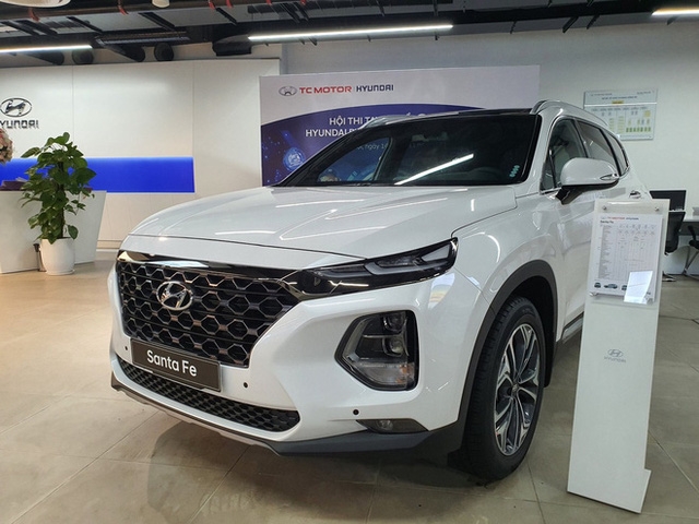 Hyundai Santa Fe giảm 120 triệu đồng, đại lý “dọn kho” đón bản mới Hyundai Santa Fe giảm 120 triệu đồng, đại lý “dọn kho” đón bản mới