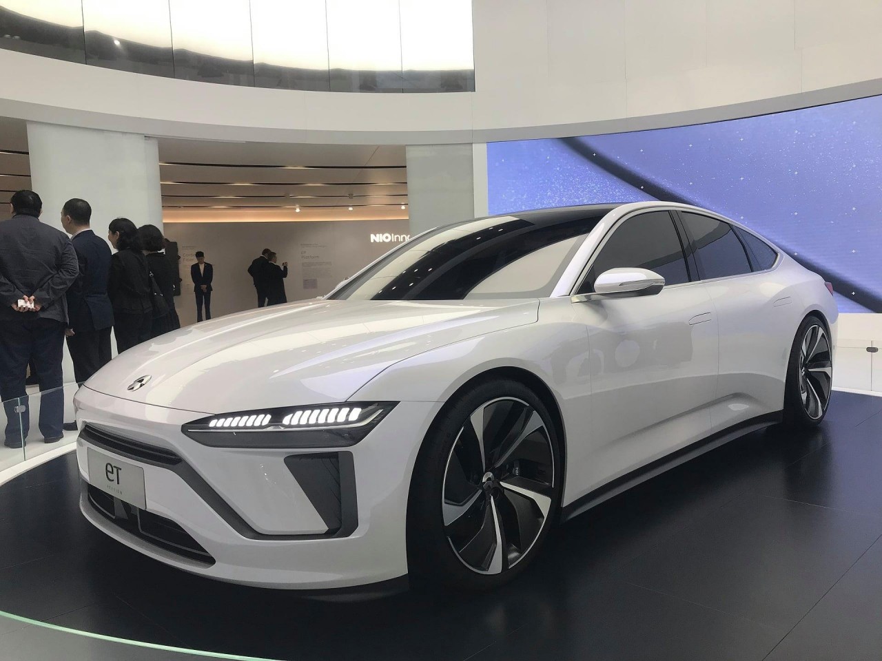 Công thức tiếp cận thị trường thành công của hai hãng xe điện Tesla và Nio Công thức tiếp cận thị trường thành công của hai hãng xe điện Tesla và Nio