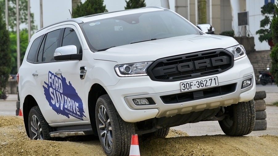 Ford Everest tiếp tục được đại lý ưu đãi trong tháng 5