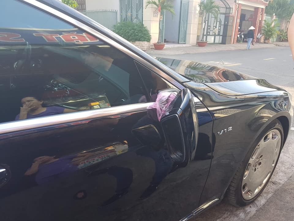 Mercedes-Maybach S600 bị trộm vặt "tai" trên phố Sài Gòn mercedes maybach s600 bi trom vat tai tren pho thu duc